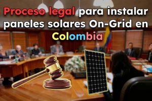 Infografía conceptual para artículo sobre el proceso legal de paneles solares On-Grid en Colombia. Muestra una sala de reuniones oficial con un mazo de juez y un panel solar flotantes, con el título del artículo superpuesto.